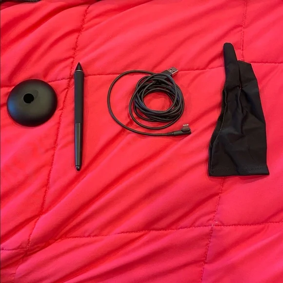 Wacom Intuos Pro Medium Drawing Tablet - Picture 3 of 5